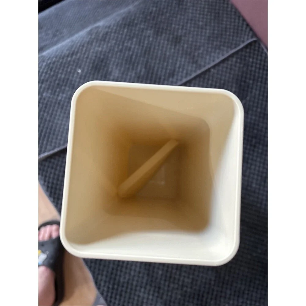 Tupperware Cheese Keeper Velveeta Block STORAGE Container #1696-4 NO INSERT